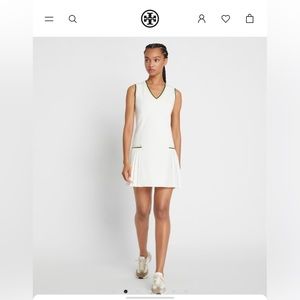 Tory Burch PERFORMANCE V-NECK
PLEATED TENNIS DRESS